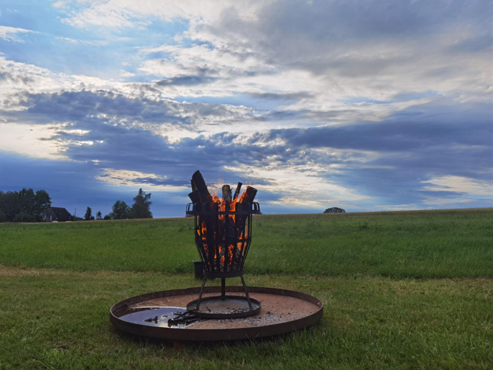 Feiern im und um den Tipi - mit Outdoor-Zubehoer und Outdoor-Spiele